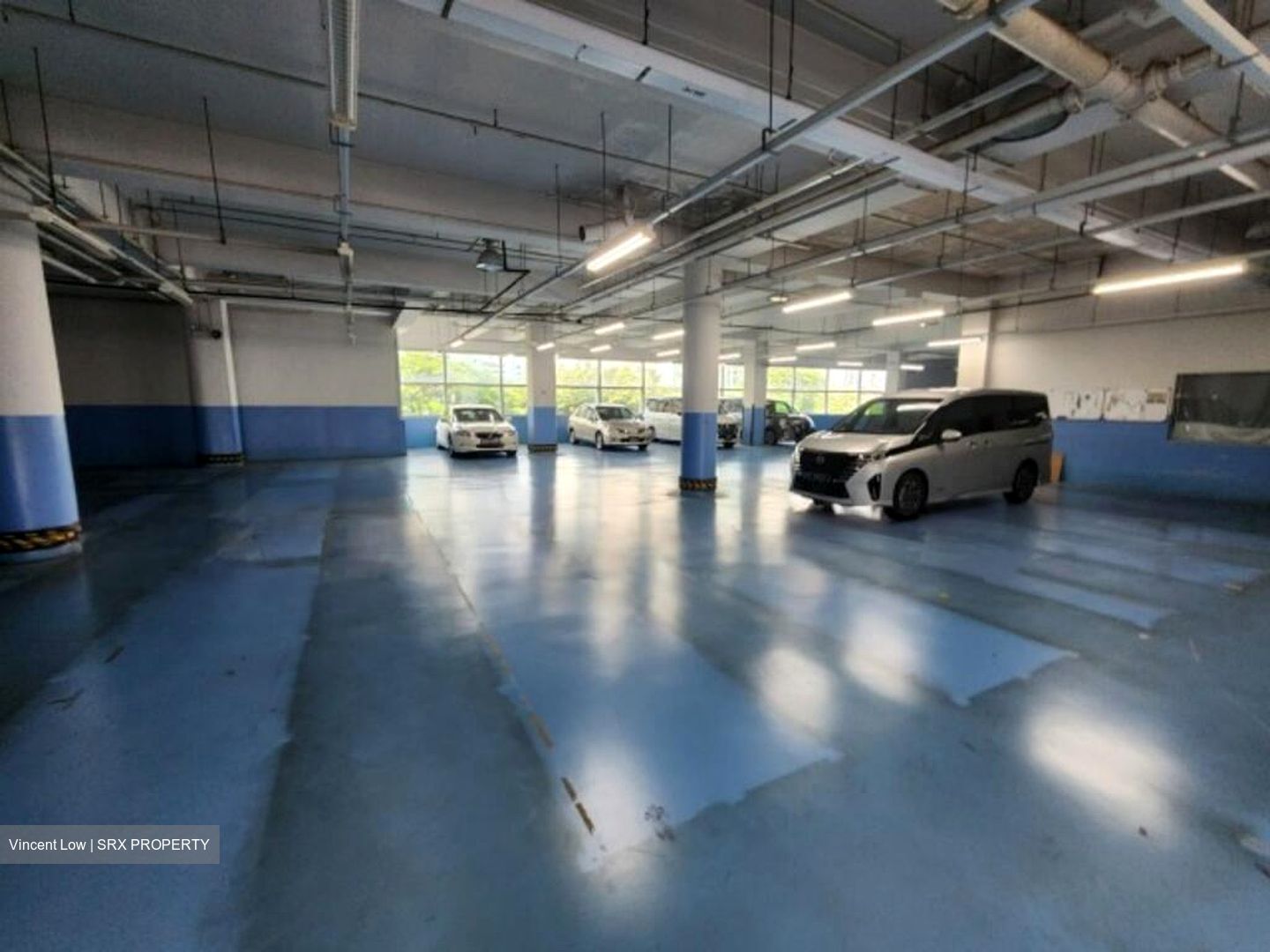 Auto World (D12), Warehouse #496689121